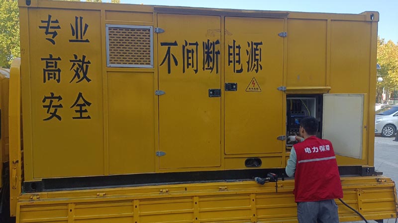长泰柴油发电机组和UPS电源配合使用时，如何避免切换过程中的电力中断？